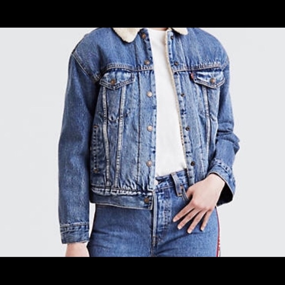 American Eagle Outfitters Jackets & Blazers - American Eagle Sherpa lined denim jacket